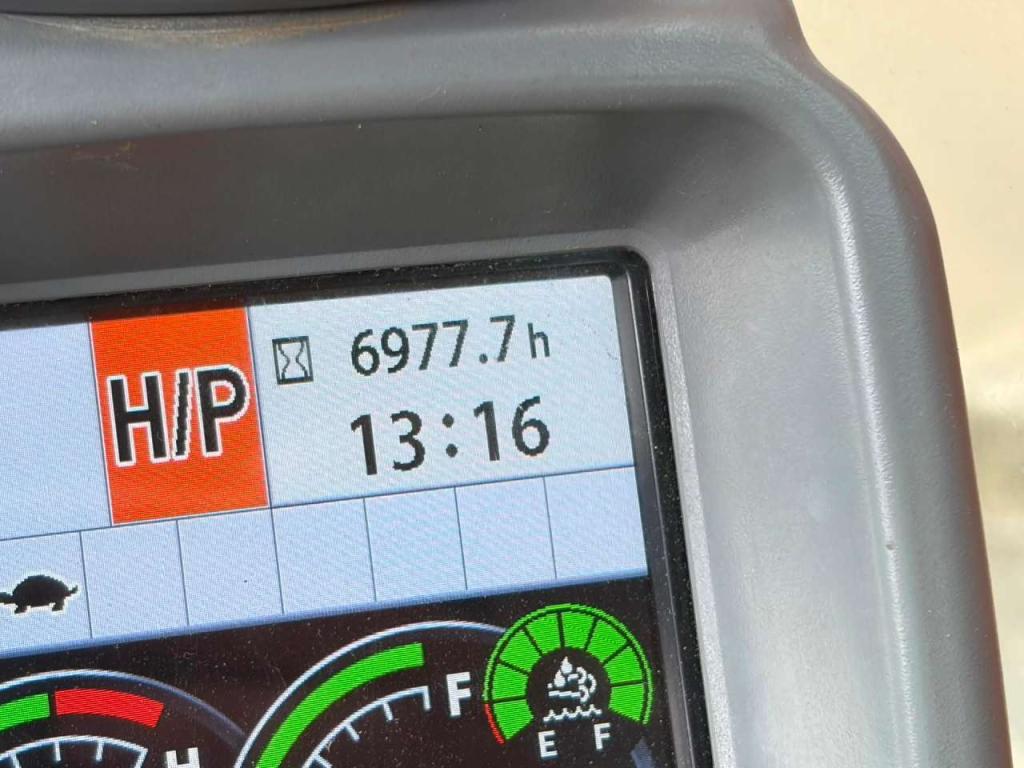 Hitachi ZX210LC-6 Foto 23