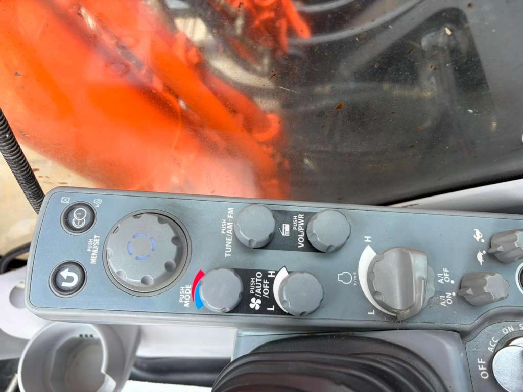 Hitachi ZX210LC-6 Foto 26