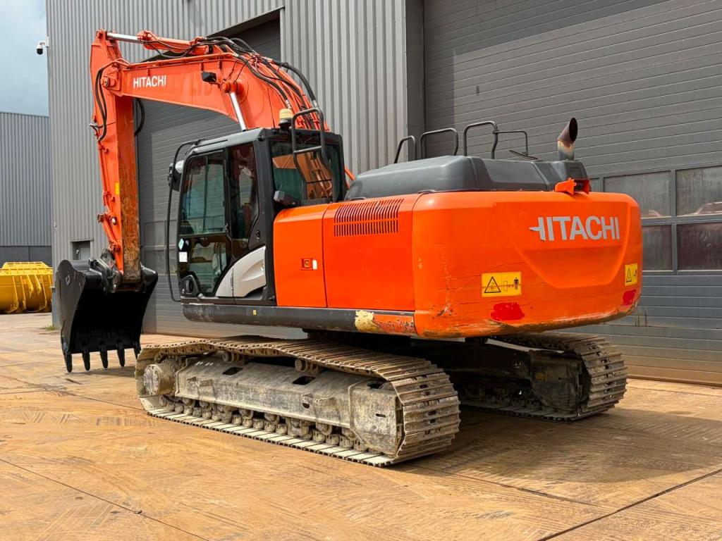 Hitachi ZX210LC-6 Foto 3