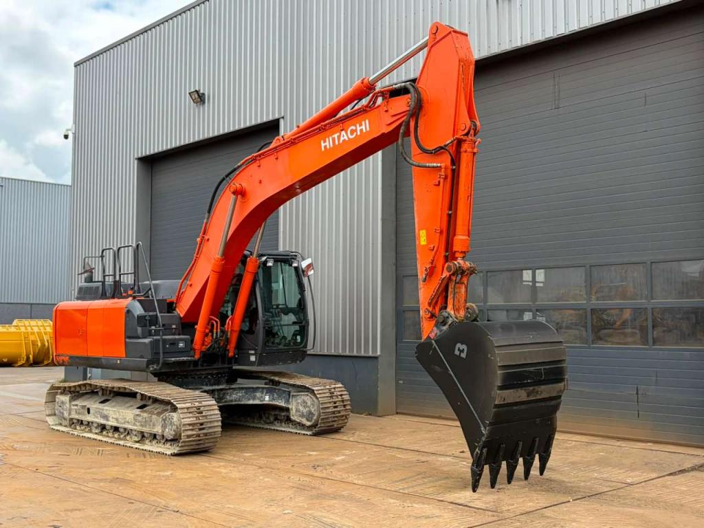 Hitachi ZX210LC-6 Foto 7