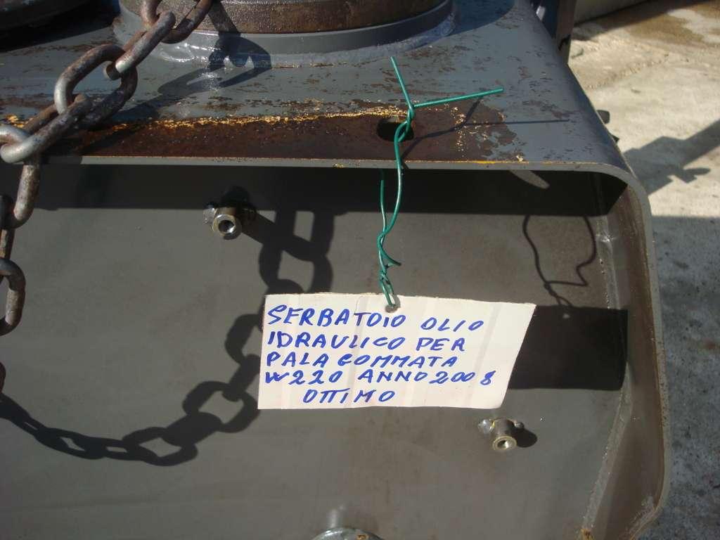 Serbatoio olio idraulico per PALA GOMMATA W220 Foto 2