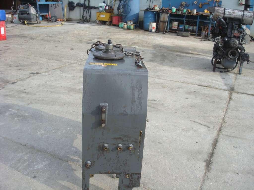 Serbatoio olio idraulico per PALA GOMMATA W220 Foto 4