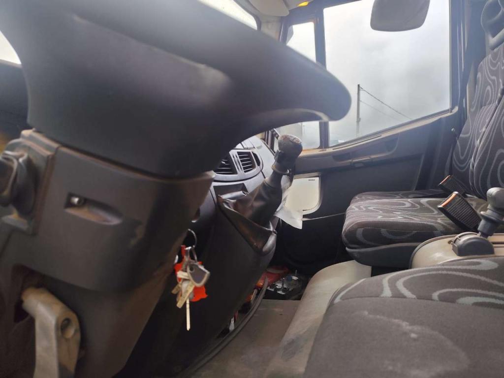 Iveco EUROCARGO 120E25K Foto 16