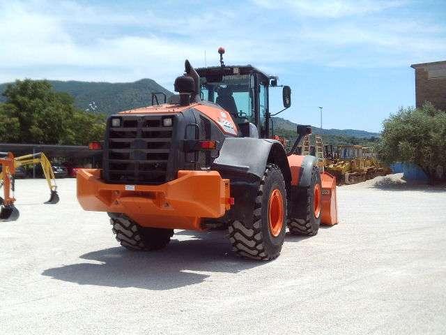 Hitachi ZW220-6 Foto 8