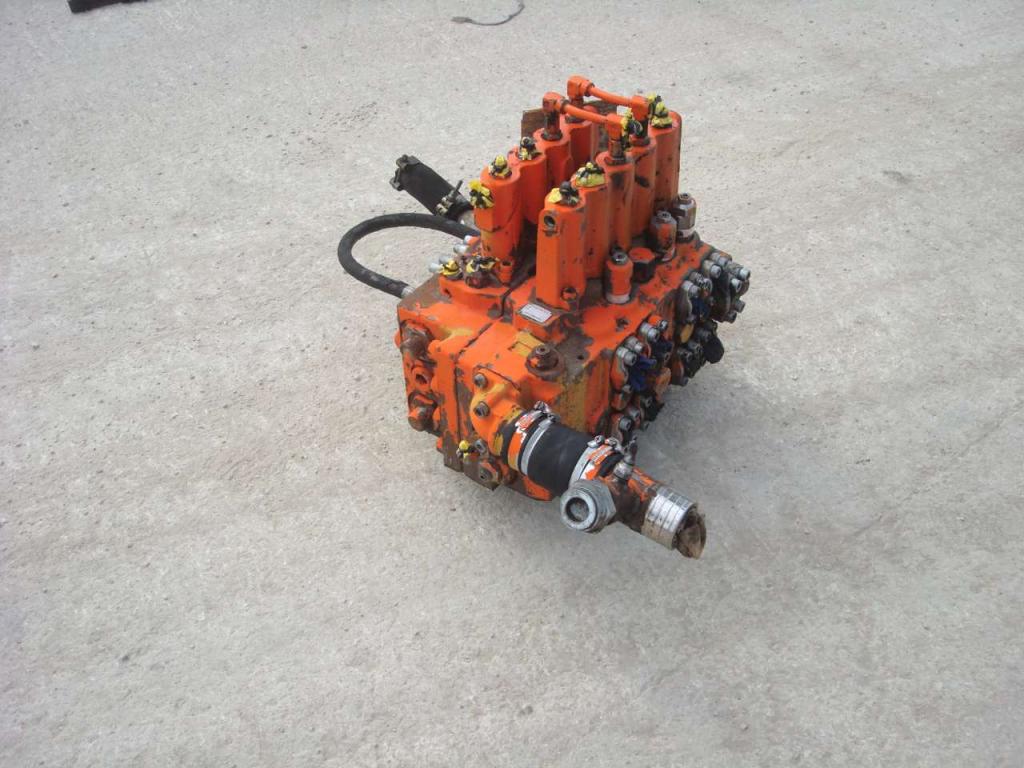 Distributore idraulico per Fiat Hitachi FH 200 Foto 1
