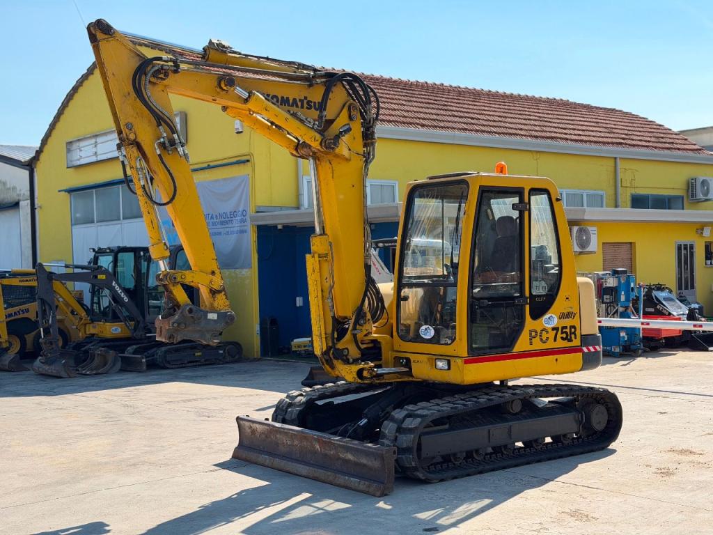 Komatsu PC75R Foto 1