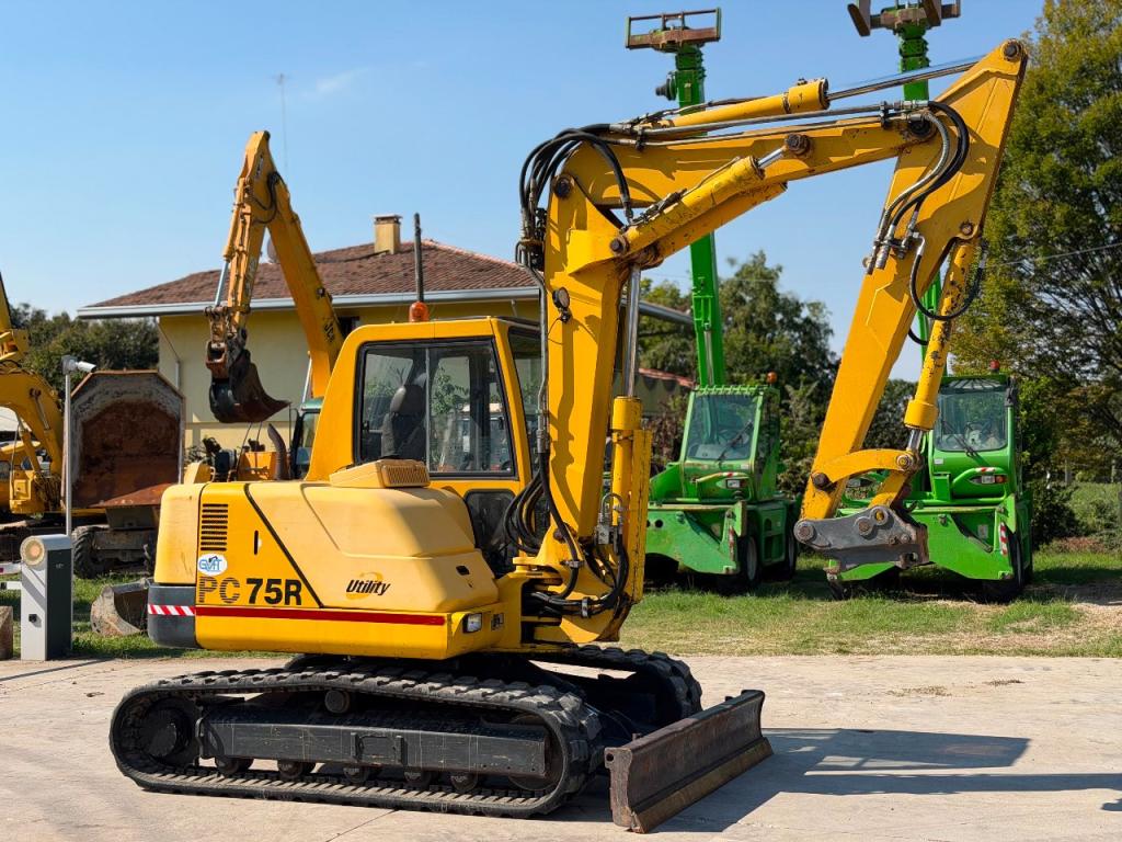 Komatsu PC75R Foto 2