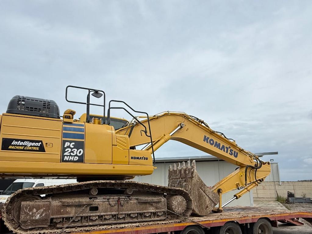 Komatsu PC230NHD-11 Foto 1