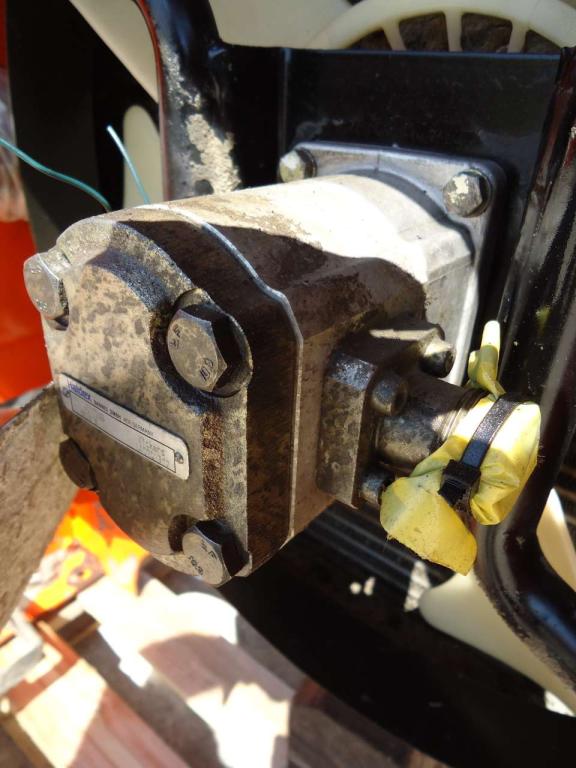 Pompa idraulica per ventola per Fiat Kobelco /Fiat Hitachi W270 Foto 3