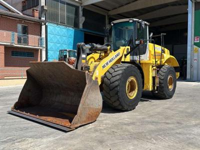 New Holland W270 in vendita da Massucco T. Srl
