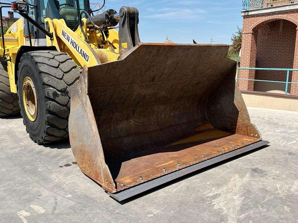 New Holland W270 Foto 10