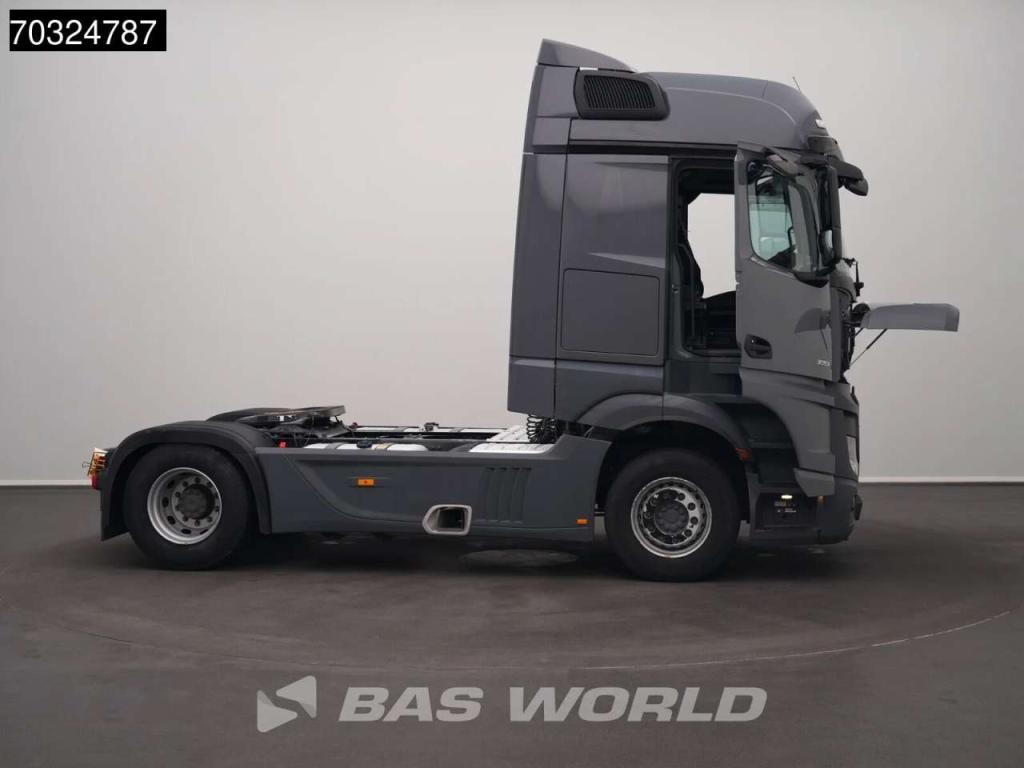 Mercedes-Benz Actros 1851 4X2 BigSpace Retarder 2xTanks ACC Foto 11