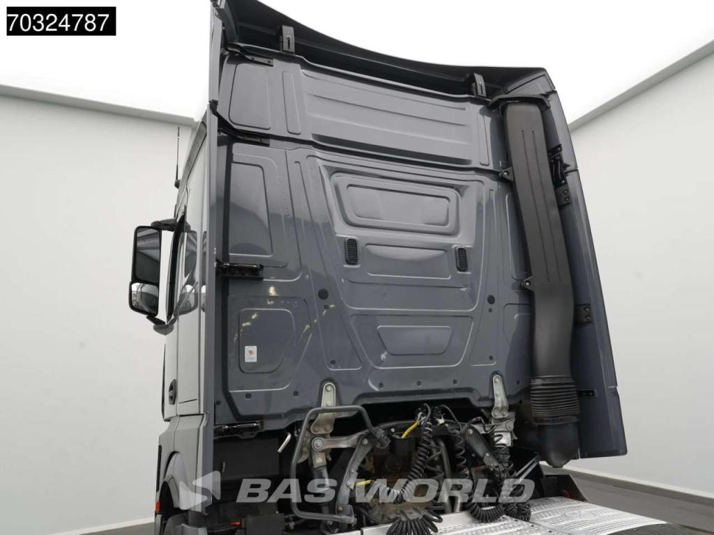 Mercedes-Benz Actros 1851 4X2 BigSpace Retarder 2xTanks ACC Foto 14