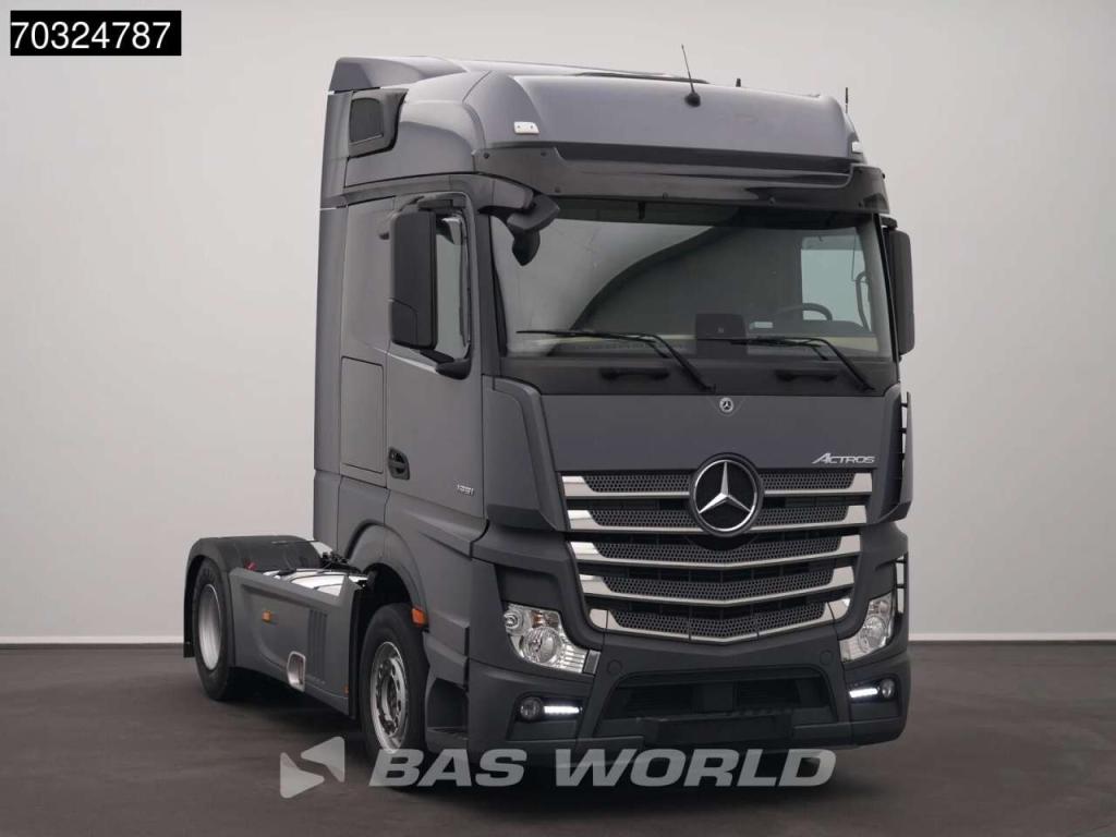 Mercedes-Benz Actros 1851 4X2 BigSpace Retarder 2xTanks ACC Foto 3