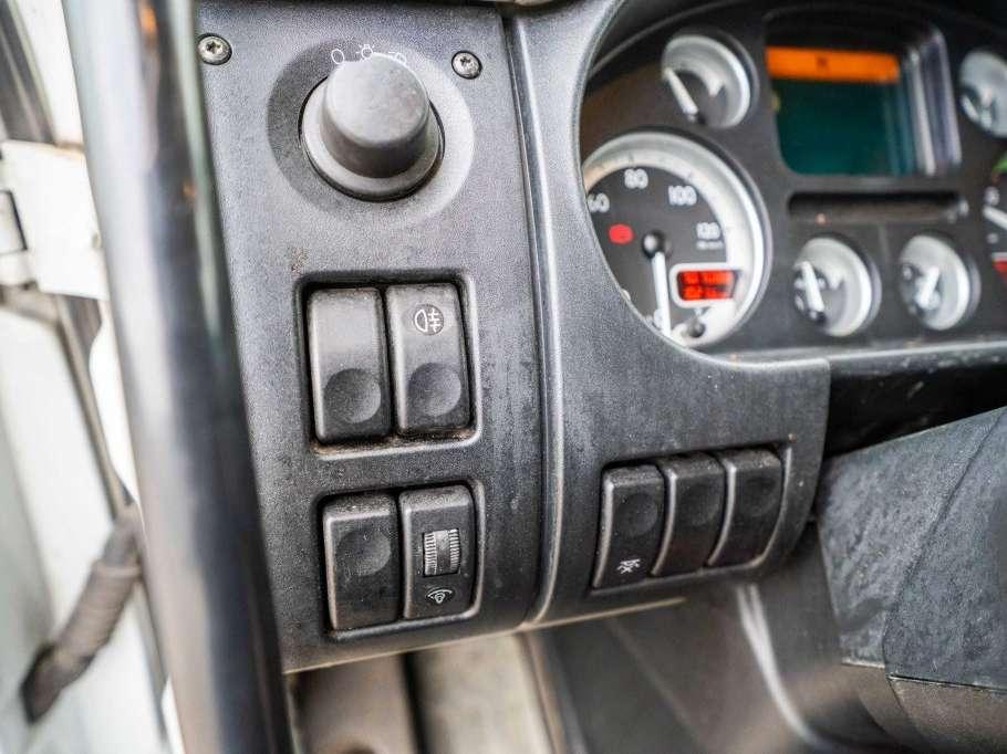 Daf CF 75.310 THERMO KING DHOLLANDIA Foto 13