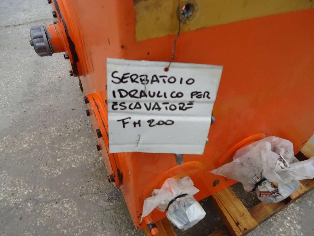 Serbatoio olio idraulico per Fiat Hitachi FH200 Foto 4