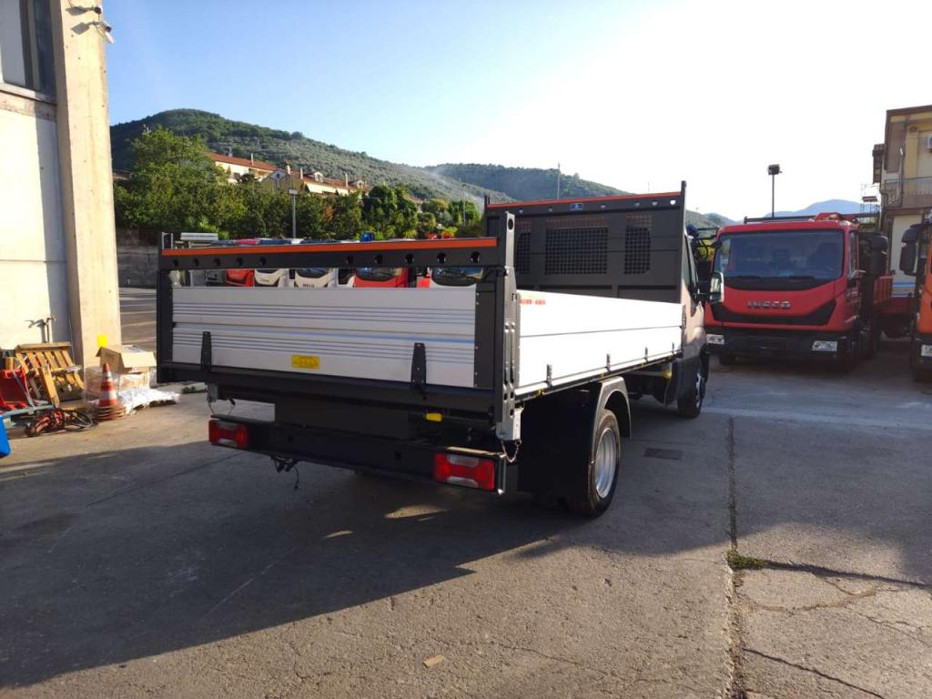 Iveco DAILY 35-130 Foto 26