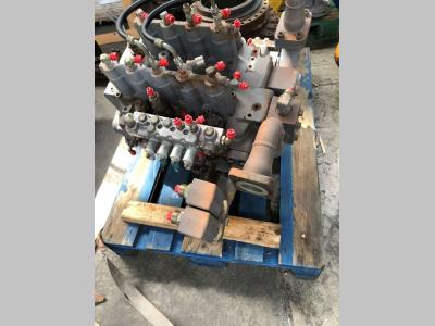 Distributore idraulico per Hitachi ZX470 in vendita da Fratelli Zenzalari S.r.l.