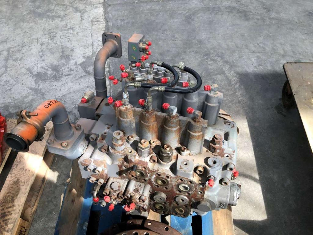 Distributore idraulico per Hitachi ZX470 Foto 2