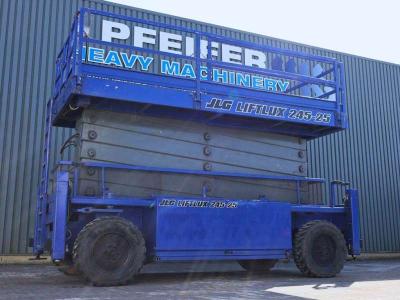 Liftlux SL245-25D 4WD Diesel in vendita da Pfeifer Heavy Machinery