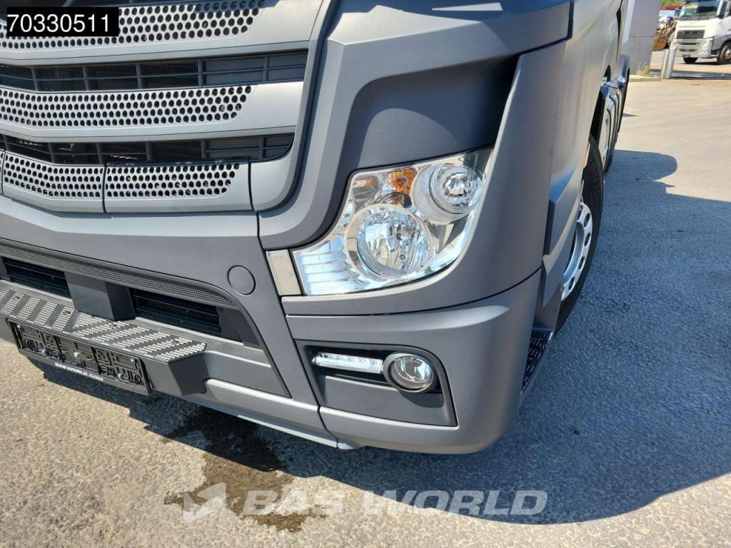 Mercedes-Benz Actros 1851 4X2 BigSpace 2x Tanks M.O.T. Foto 10