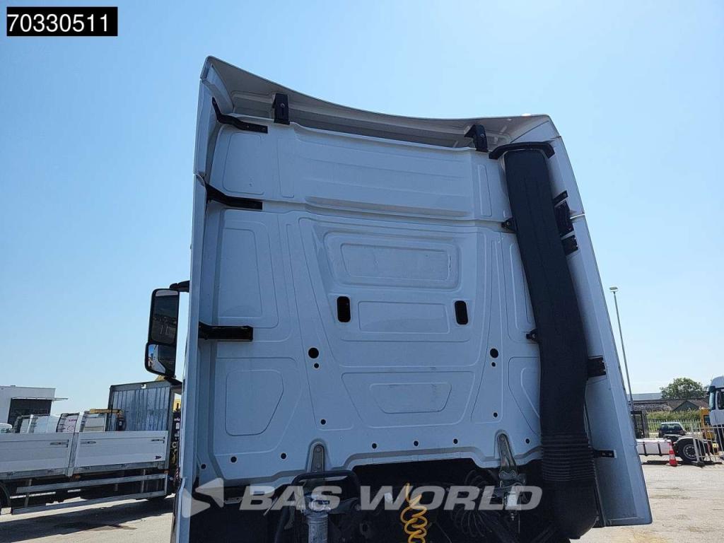 Mercedes-Benz Actros 1851 4X2 BigSpace 2x Tanks M.O.T. Foto 11