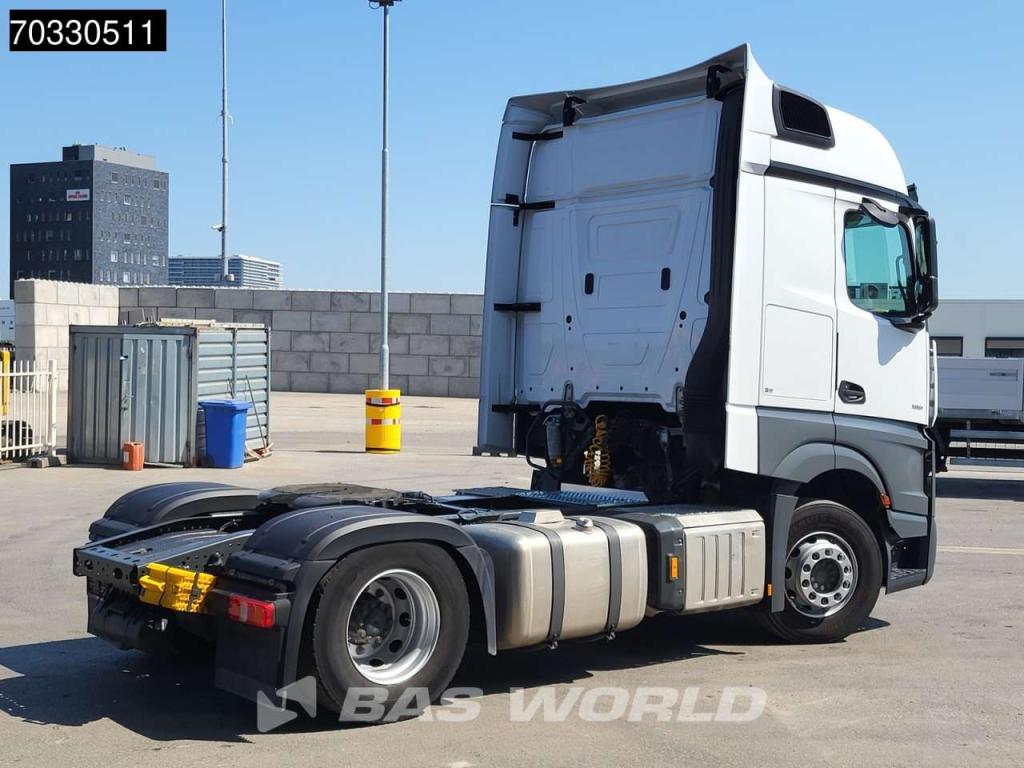 Mercedes-Benz Actros 1851 4X2 BigSpace 2x Tanks M.O.T. Foto 6