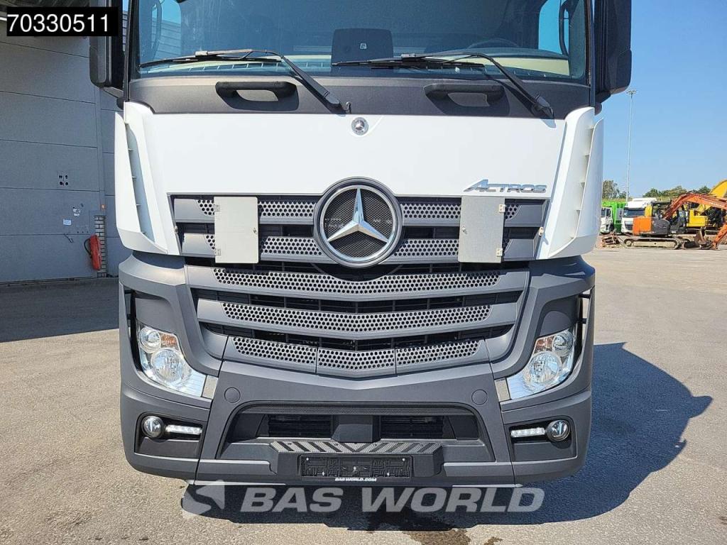 Mercedes-Benz Actros 1851 4X2 BigSpace 2x Tanks M.O.T. Foto 9