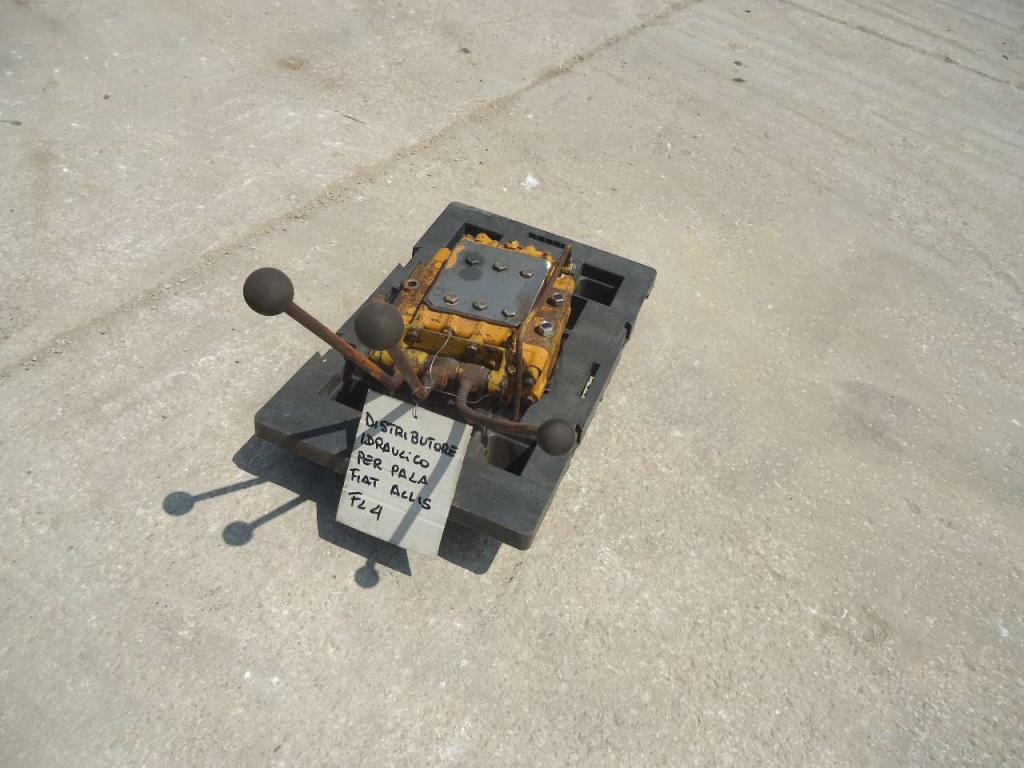 Distributore idraulico per Fiat Allis FL4C-D-L- Foto 4