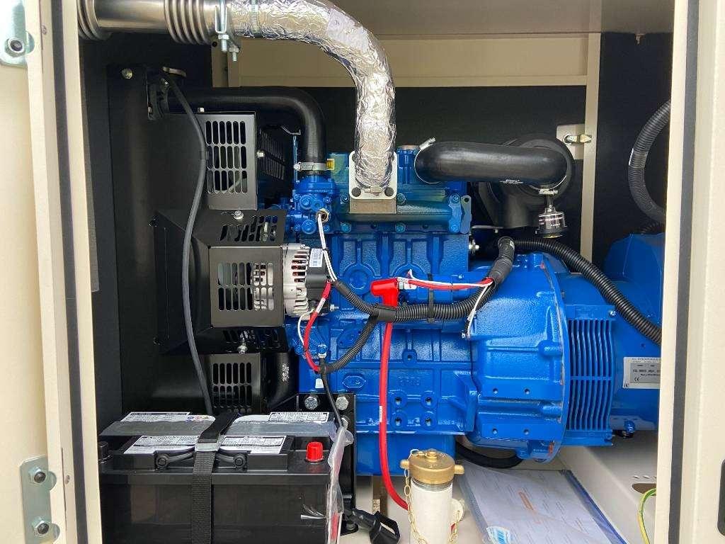 FG Wilson P13.5-6 - 13.5 kVA Genset - DPX-16000 Foto 7