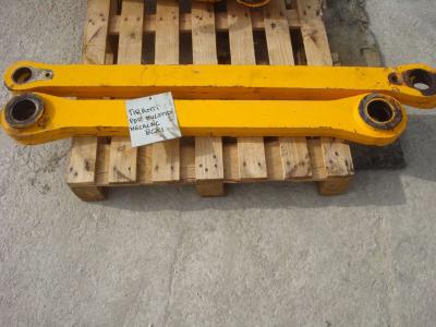 Tiranti / Staffe richiamo benna per per Muletto Mecalac 8CXI in vendita da OLM 90 Srl