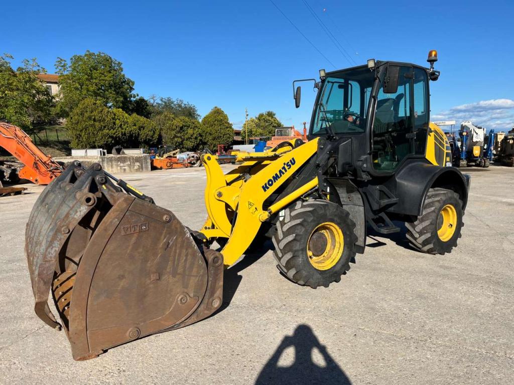 Komatsu WA100M-7 Foto 1