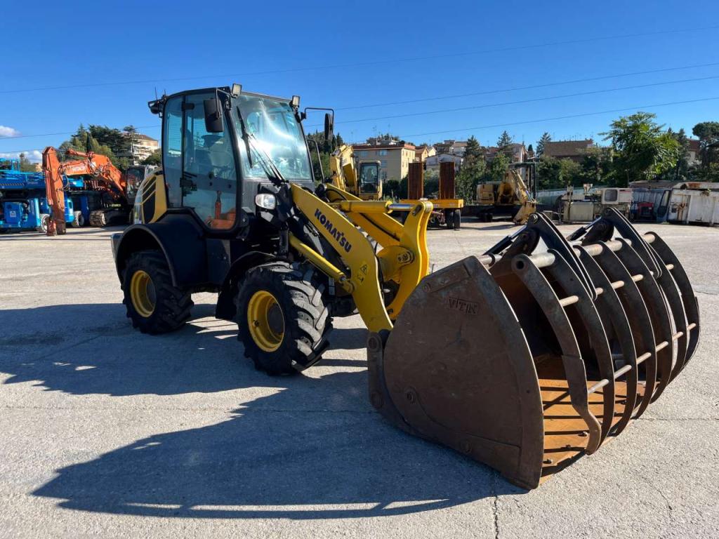 Komatsu WA100M-7 Foto 2