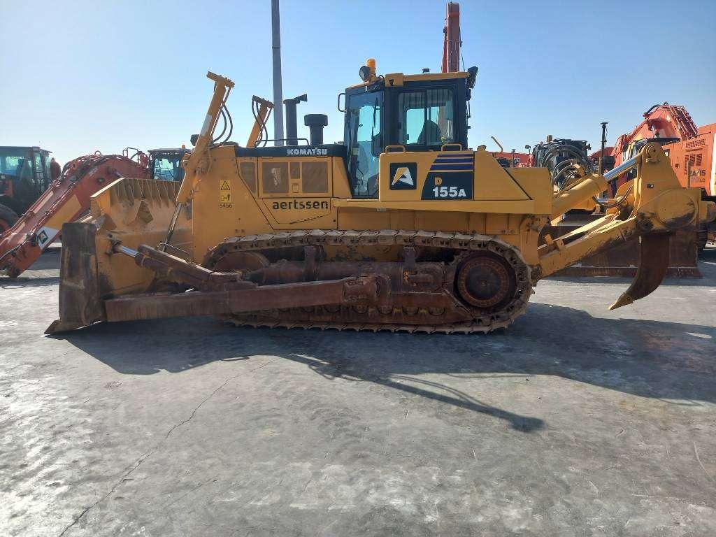 Komatsu D155A-6R (4pcs available for sale in Abu Dhabi) Foto 1