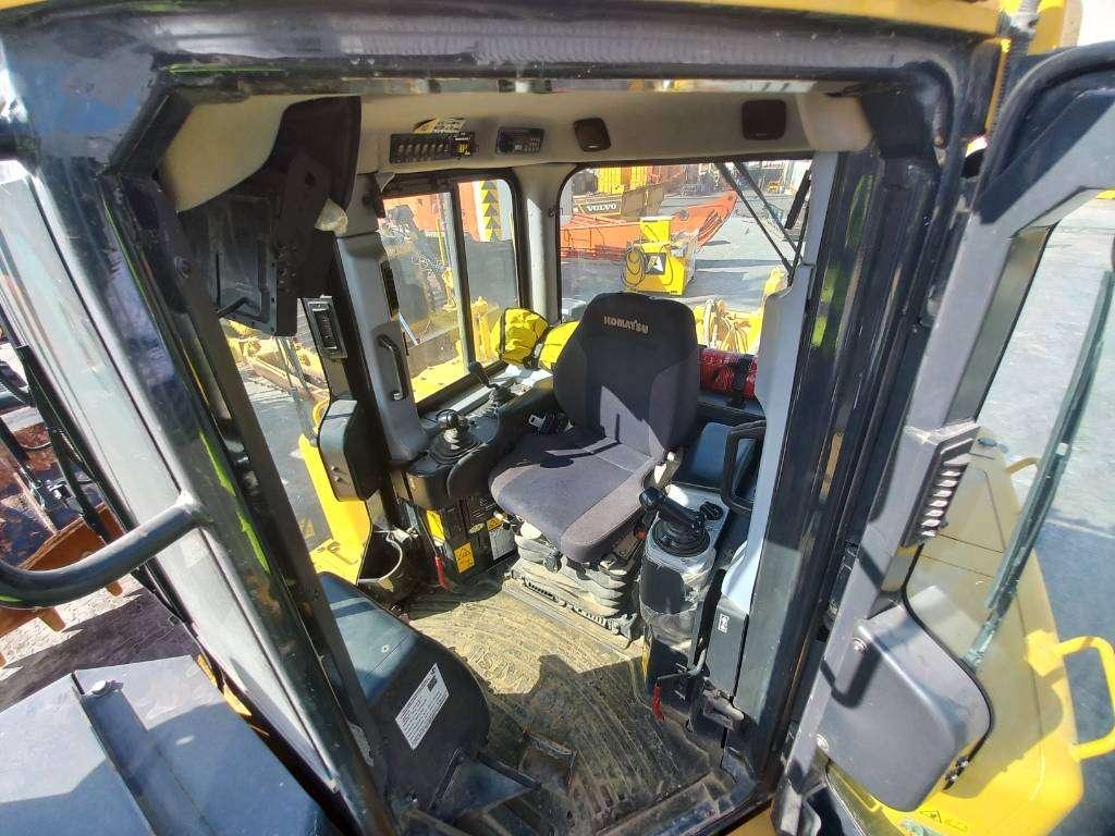 Komatsu D155A-6R (4pcs available for sale in Abu Dhabi) Foto 14