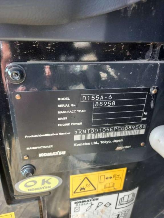Komatsu D155A-6R (4pcs available for sale in Abu Dhabi) Foto 15