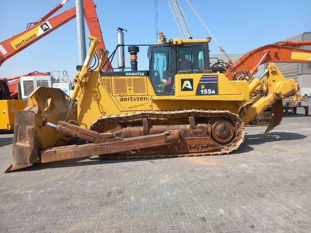 Komatsu D155A-6R (4pcs available for sale in Abu Dhabi) Foto 16
