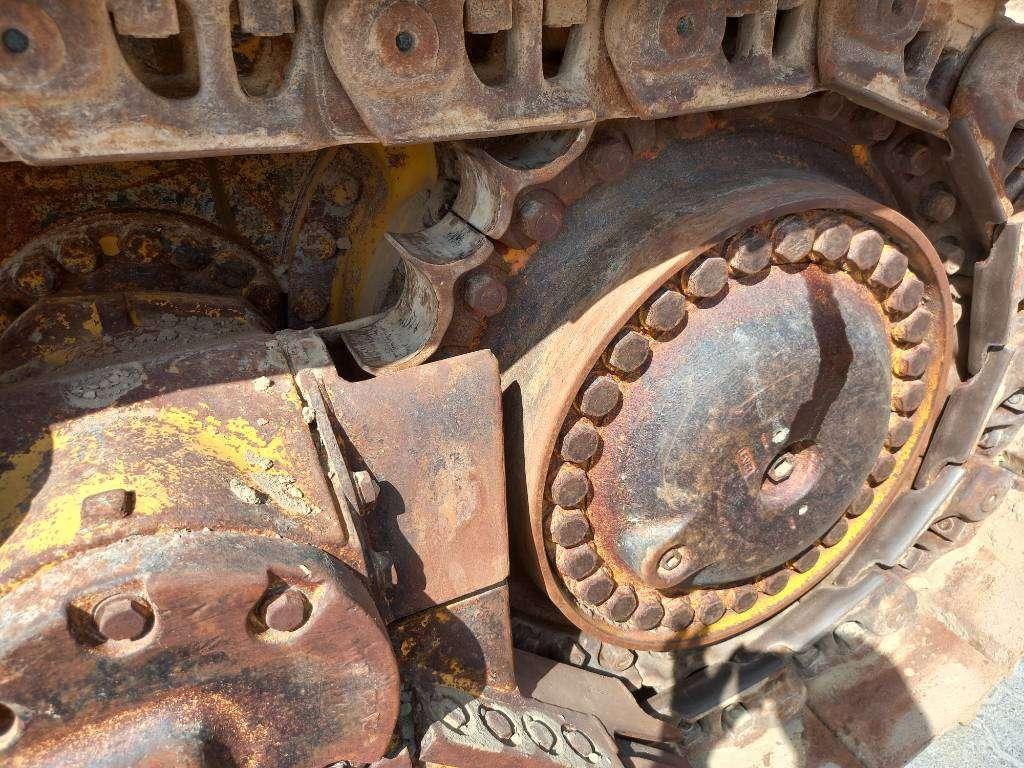 Komatsu D155A-6R (4pcs available for sale in Abu Dhabi) Foto 19