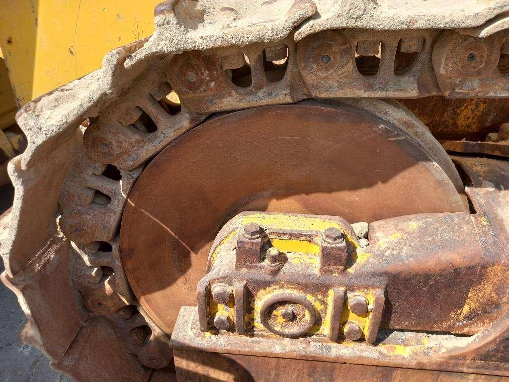 Komatsu D155A-6R (4pcs available for sale in Abu Dhabi) Foto 20