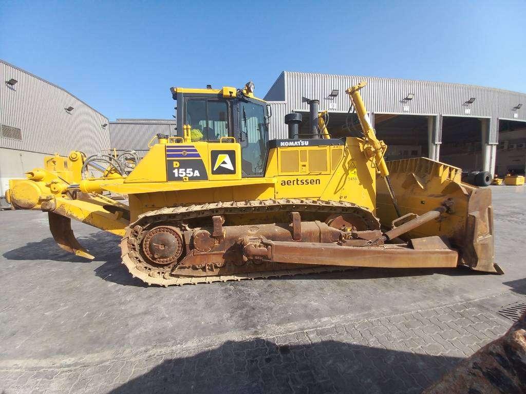 Komatsu D155A-6R (4pcs available for sale in Abu Dhabi) Foto 5