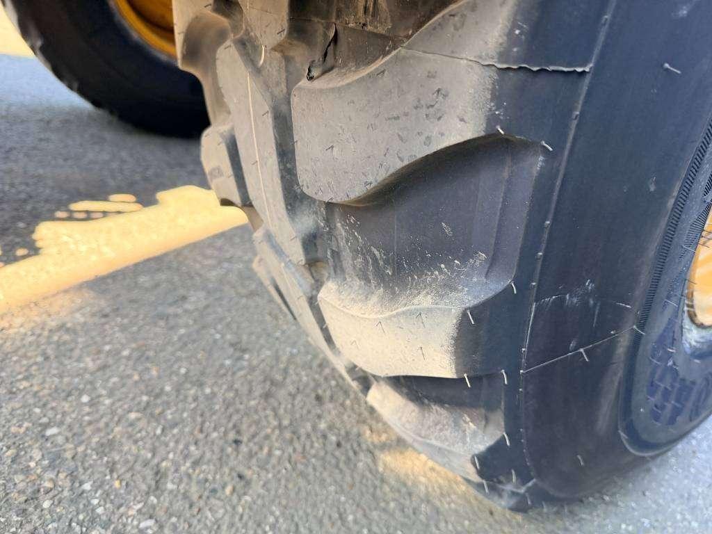 Caterpillar 908M | NEW TYRES Foto 21