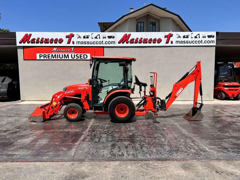 Kubota B2231 4x4 CON retro  LEWIS Foto 2