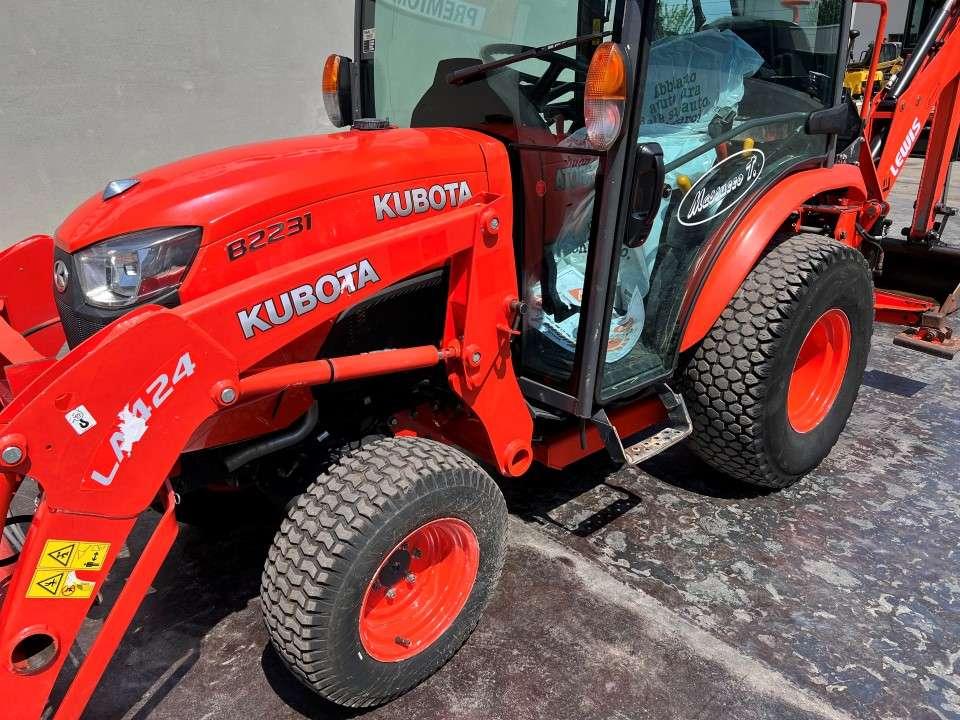 Kubota B2231 4x4 CON retro  LEWIS Foto 4