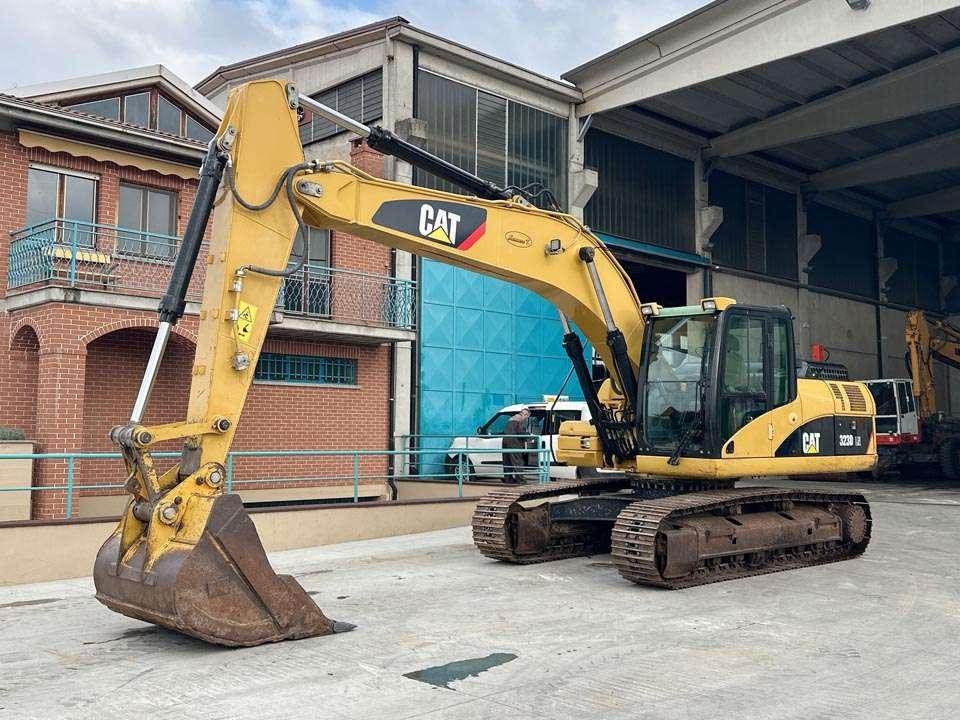 Caterpillar 323D Foto 1
