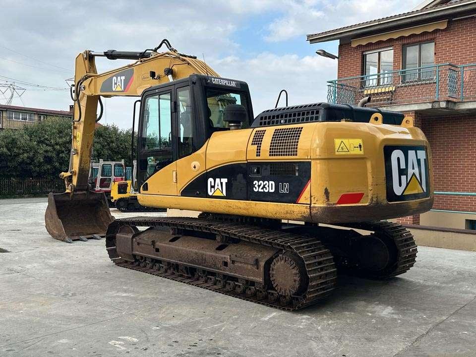 Caterpillar 323D Foto 3