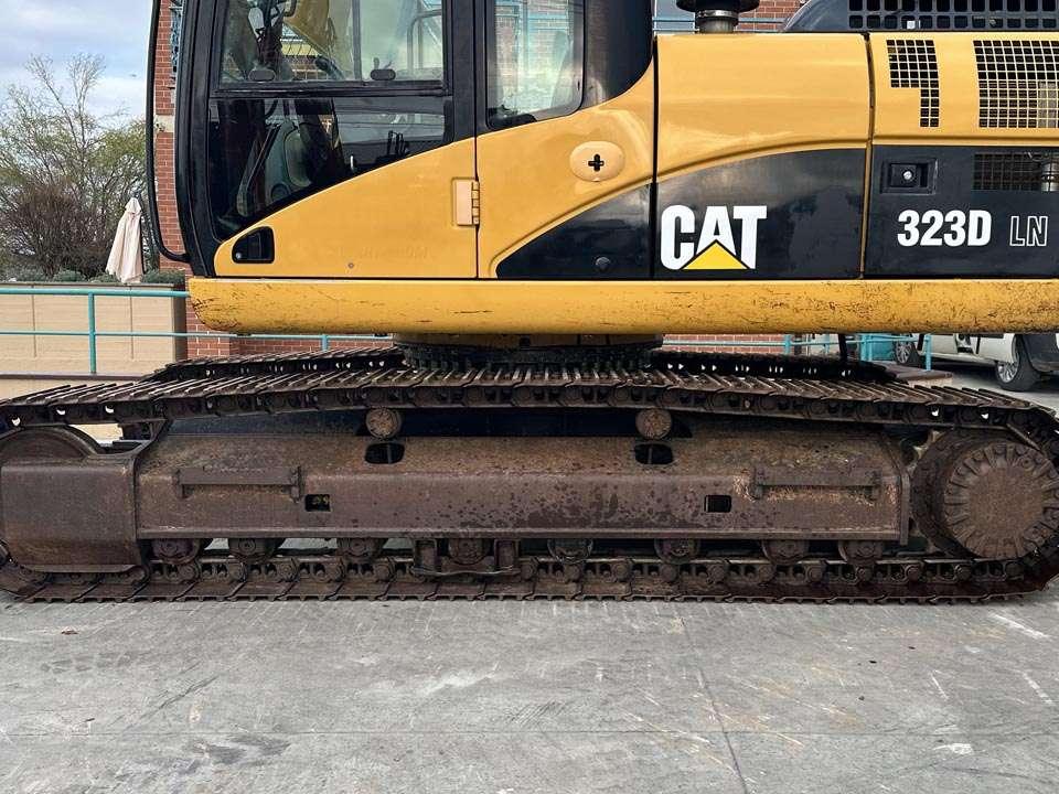 Caterpillar 323D Foto 4
