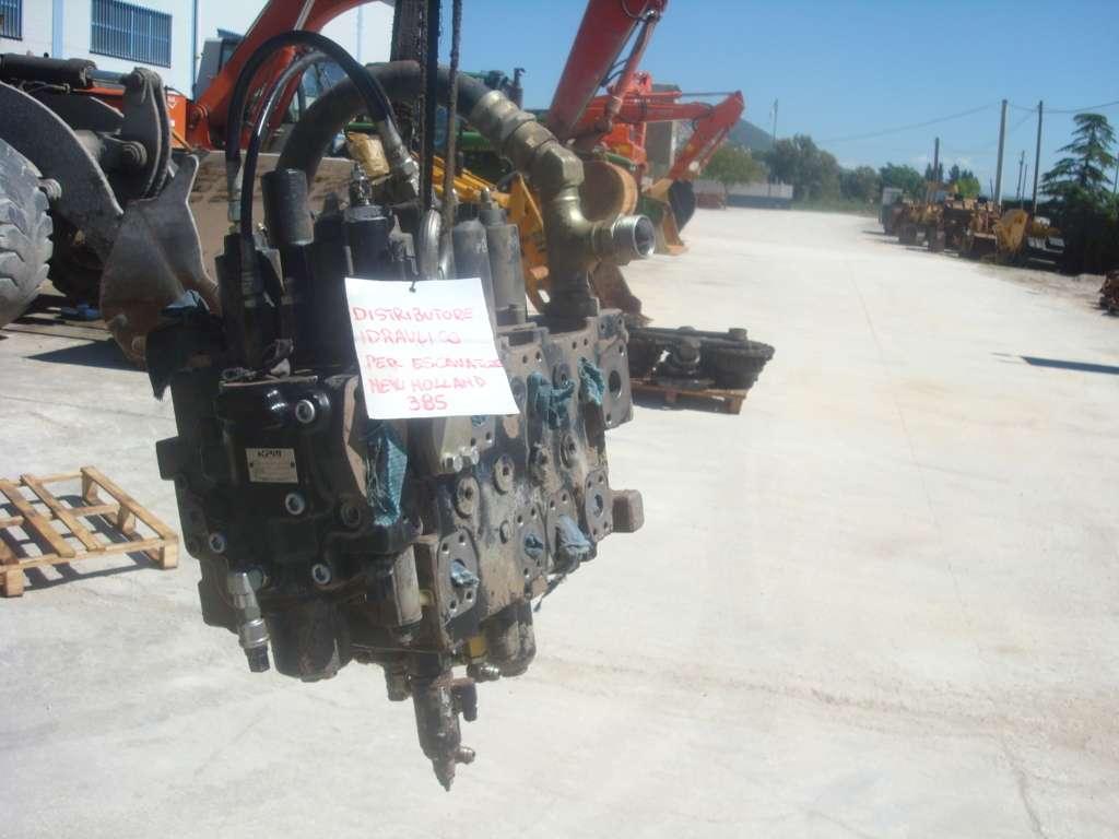 Distributore idraulico per New Holland 385 Foto 4