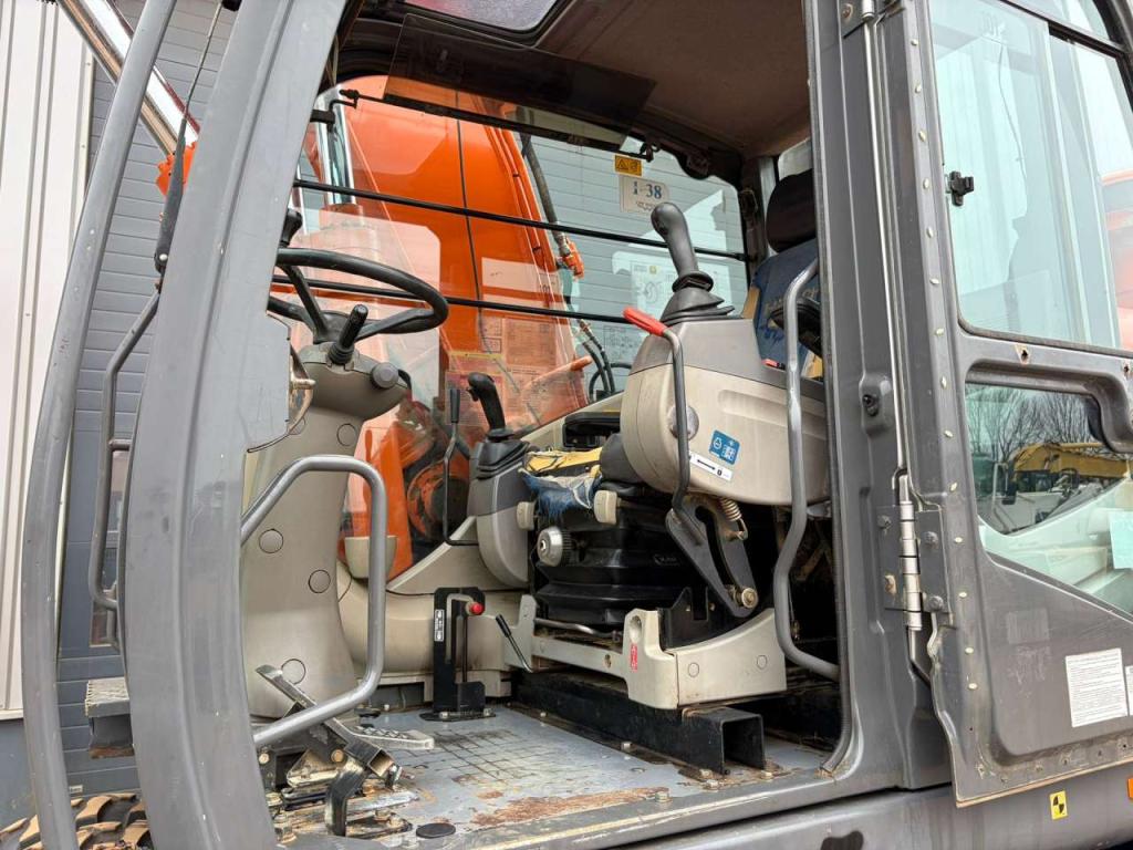 Hitachi ZX170W-3 Foto 16
