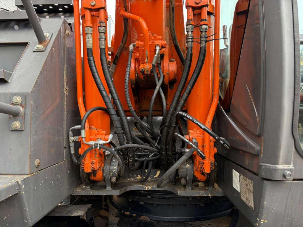 Hitachi ZX170W-3 Foto 24