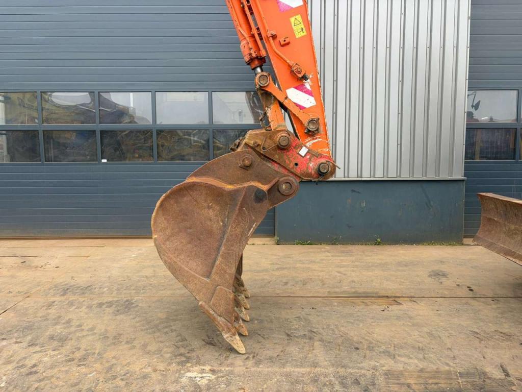 Hitachi ZX170W-3 Foto 9